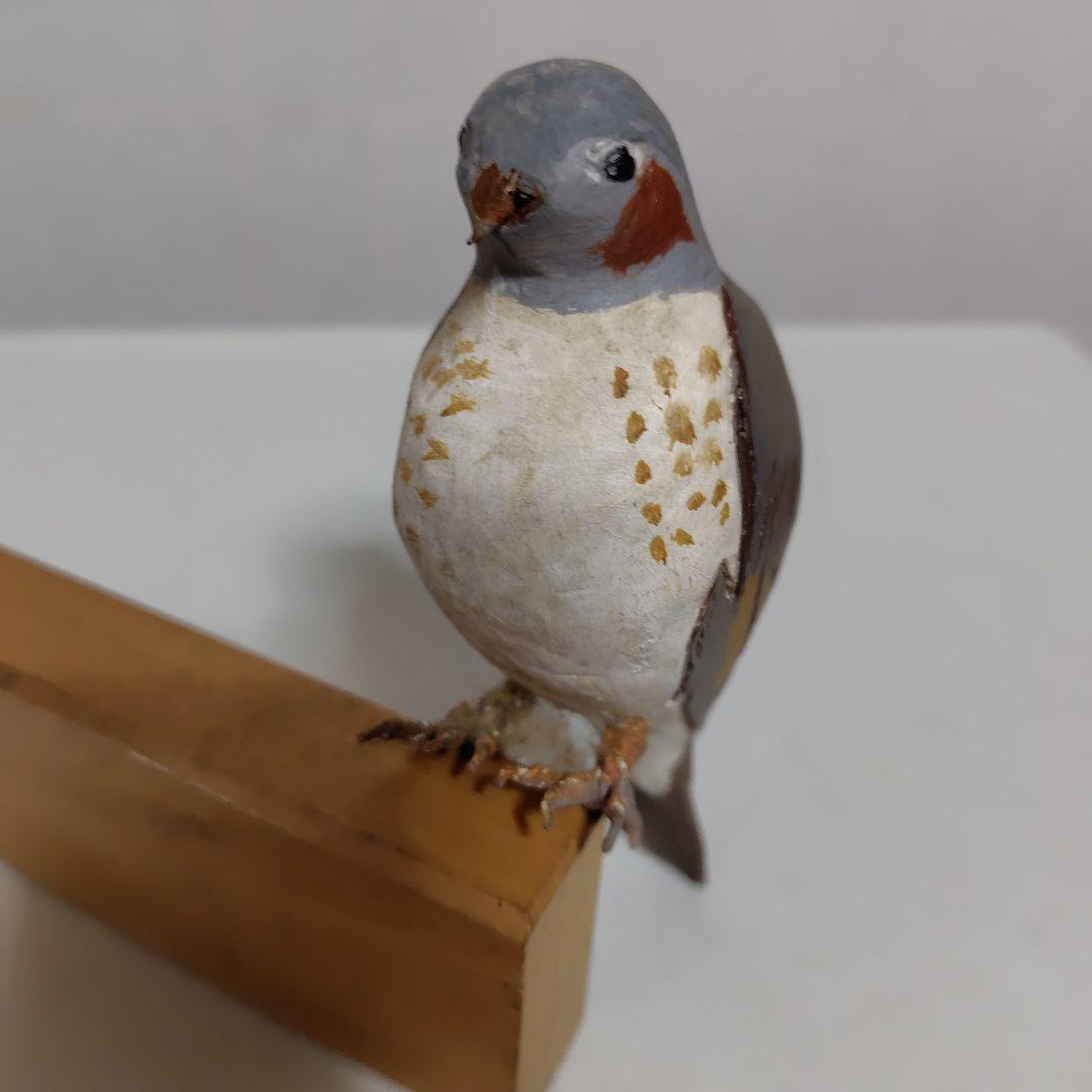本物木彫の子鳥です。