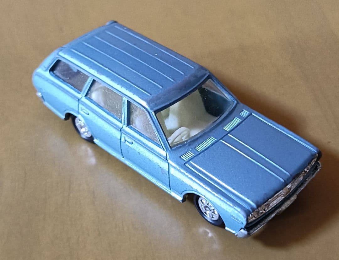 トミカ No.47 日産 セドリック ワゴン (1970年代製)