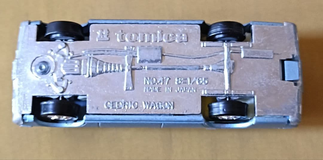 トミカ No.47 日産 セドリック ワゴン (1970年代製)