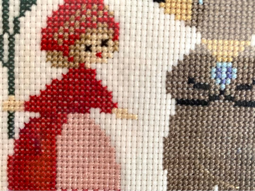 ハンドメイド　クロスステッチ完成品　しらゆきとべにばら　くま　刺繍