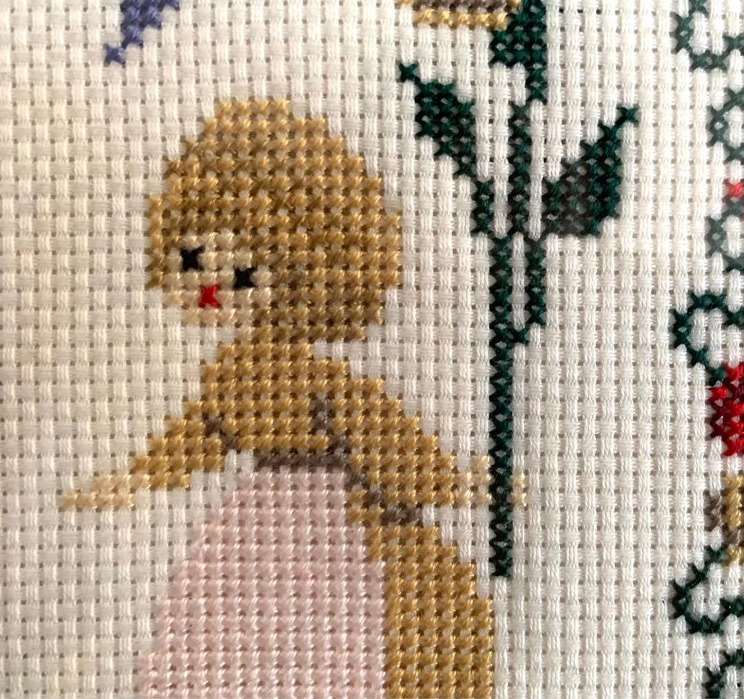 ハンドメイド　クロスステッチ完成品　しらゆきとべにばら　くま　刺繍