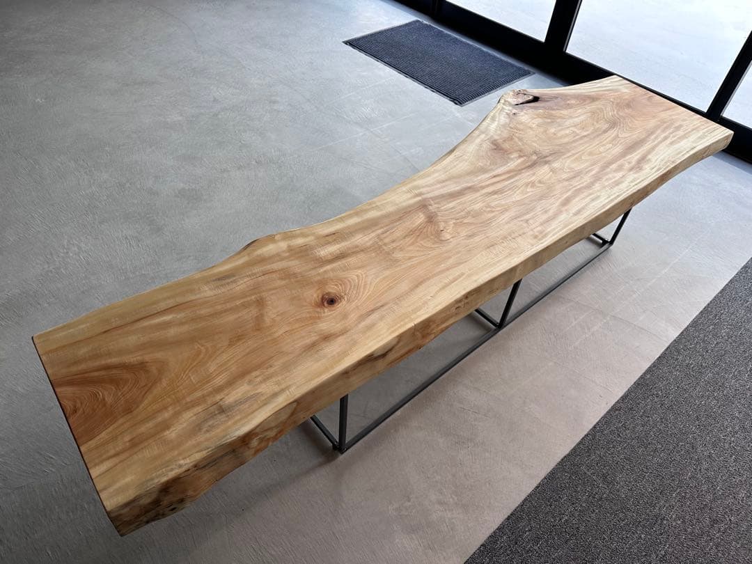 栃（トチ）　一枚板　テーブル　ベンチ　ディスプレイ　黒皮鉄脚　店舗什器　カフェ