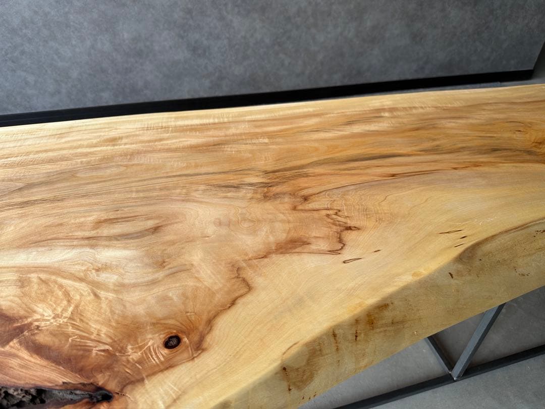 栃（トチ）　一枚板　テーブル　ベンチ　ディスプレイ　黒皮鉄脚　店舗什器　カフェ