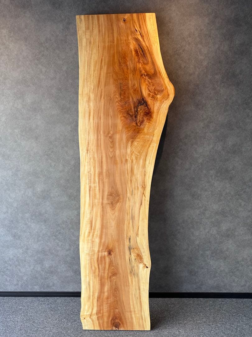 栃（トチ）　一枚板　テーブル　ベンチ　ディスプレイ　黒皮鉄脚　店舗什器　カフェ