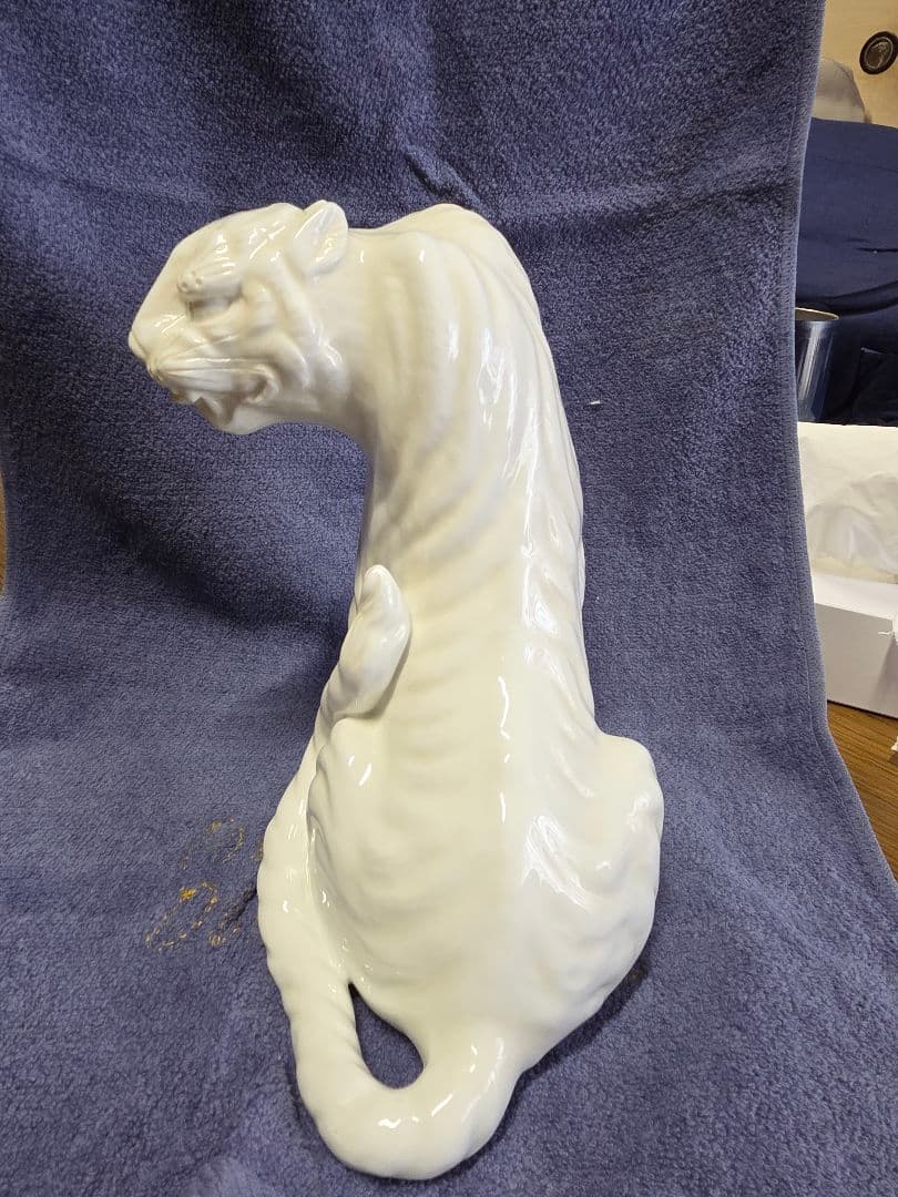 有田焼　白い虎の置物　深川製