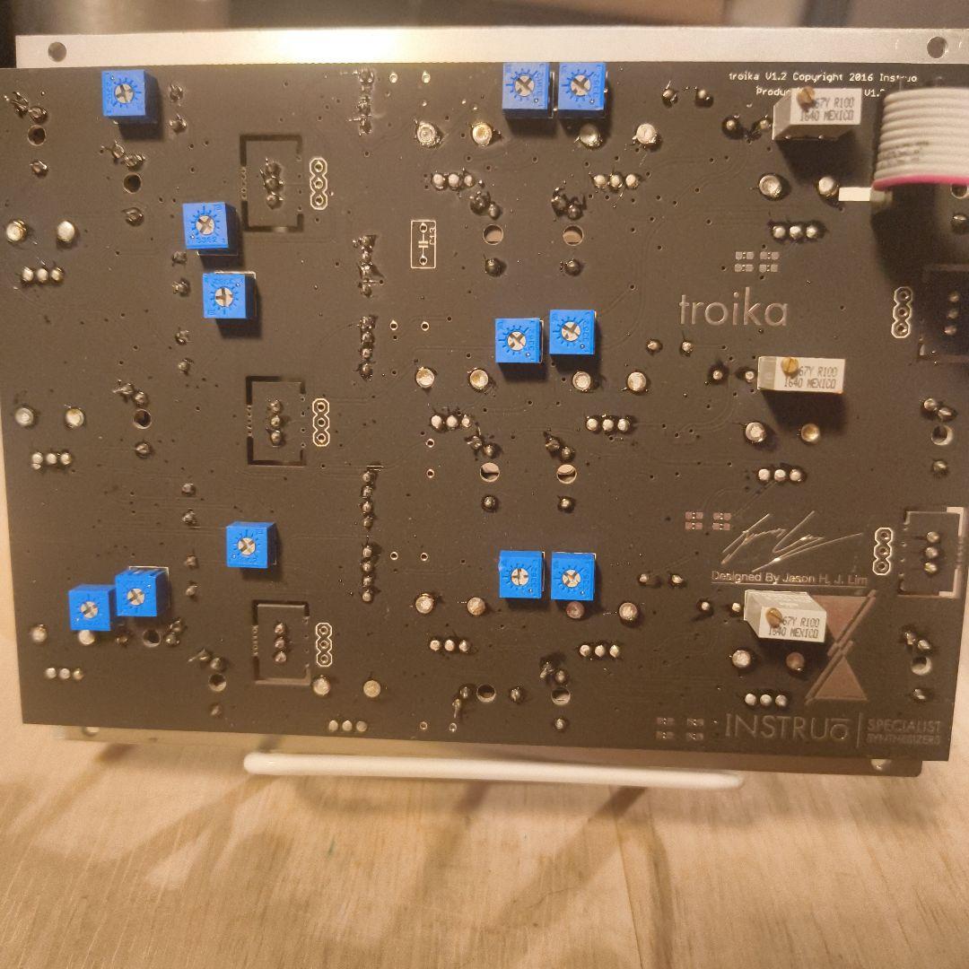 INSTRUŌ troika