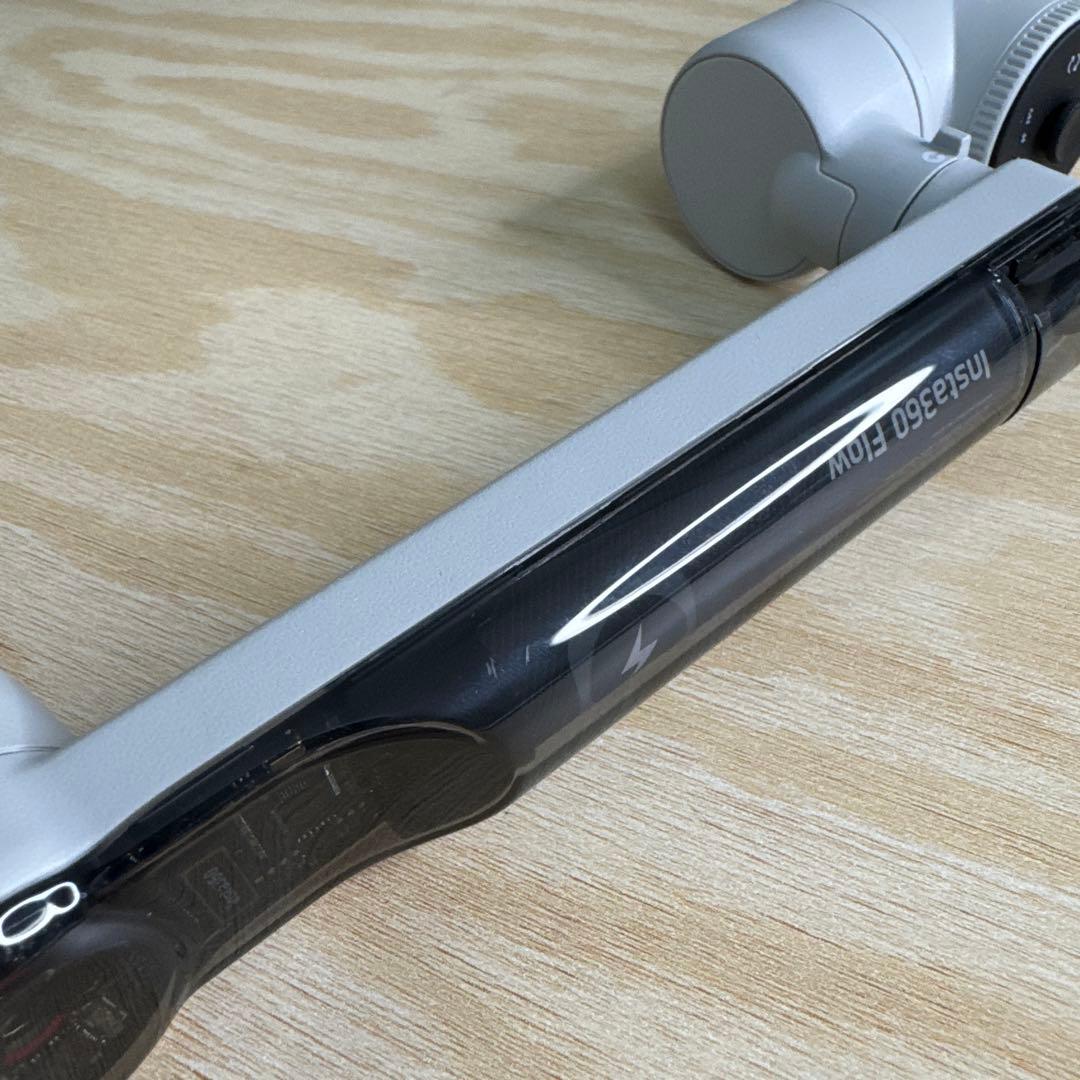 Insta360 Flow ※磁気スマートフォンマウント付き