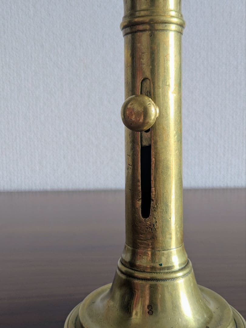 完動品 アンティーク 真鍮製 ろうそくの高さ調節可能な蝋燭台 キャンドルホルダー