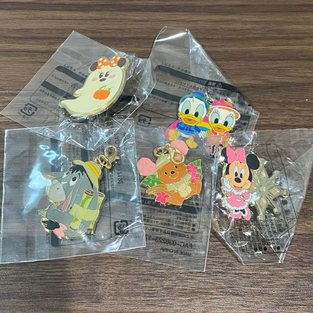 ディズニーリゾート　ピンバッジ、チャーム　29個　かぶりなし