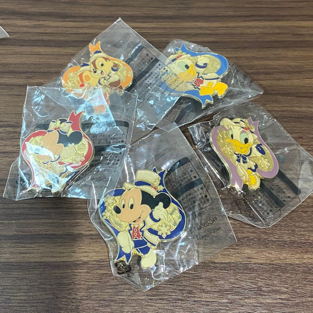 ディズニーリゾート　ピンバッジ、チャーム　29個　かぶりなし