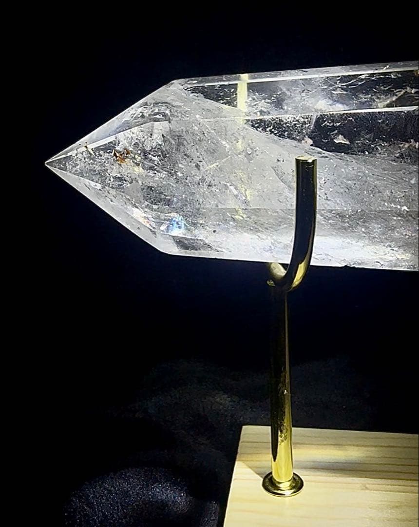 ブラジル産 水晶ポイント ブレスレットスタンド 虹入り 天然石　　Amulet