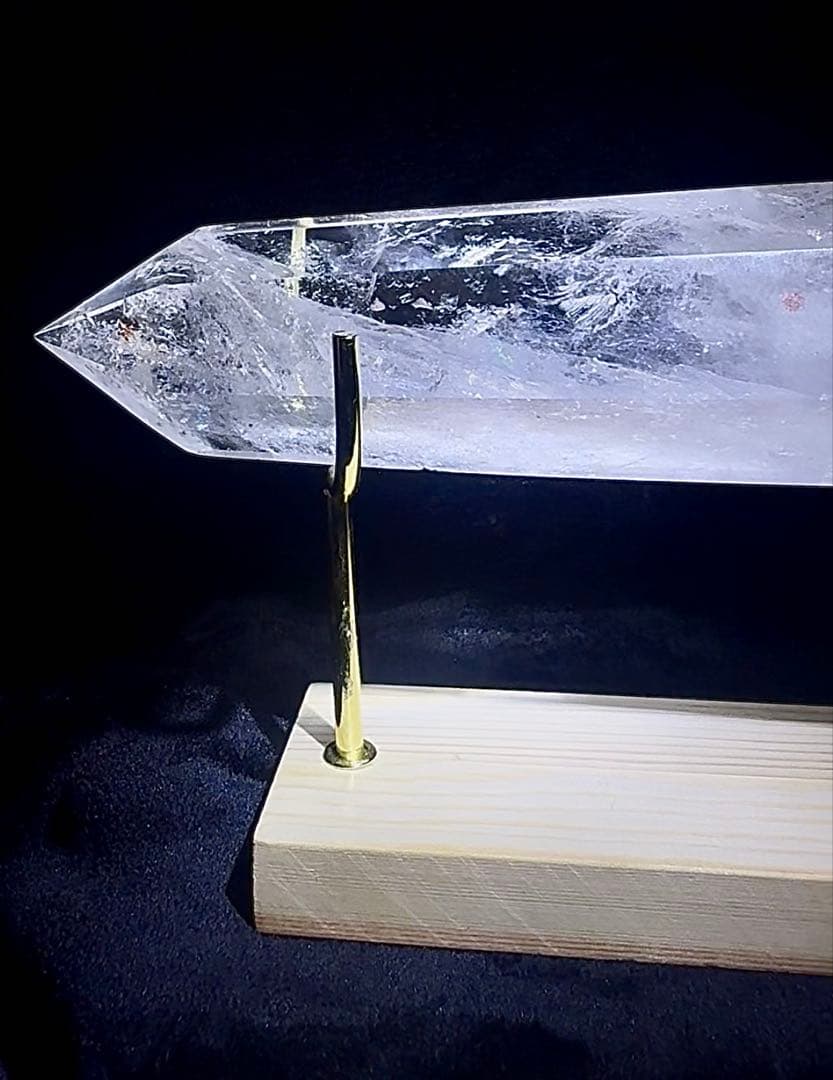 ブラジル産 水晶ポイント ブレスレットスタンド 虹入り 天然石　　Amulet