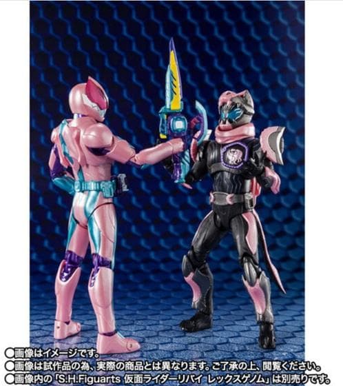 S.H.Figuarts 仮面ライダージャンヌ コブラゲノム＆ラブコフ クジャク