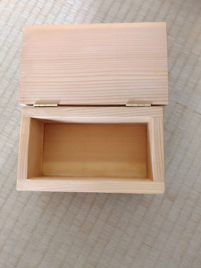 木製お花のペイントの小物入れ