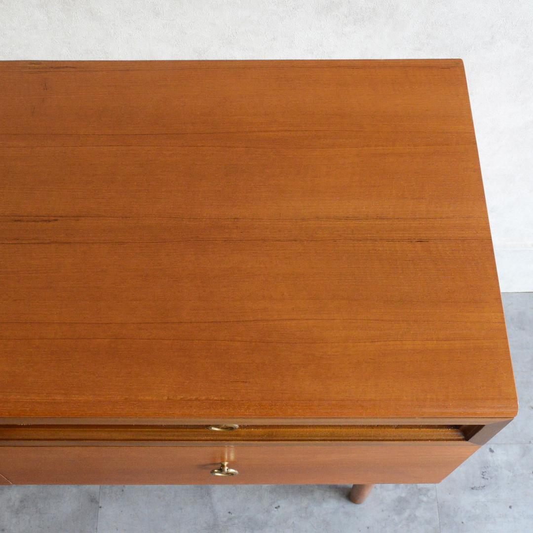 ミッドセンンチュリー イギリスヴィンテージ チーク キャビネット サイドボード