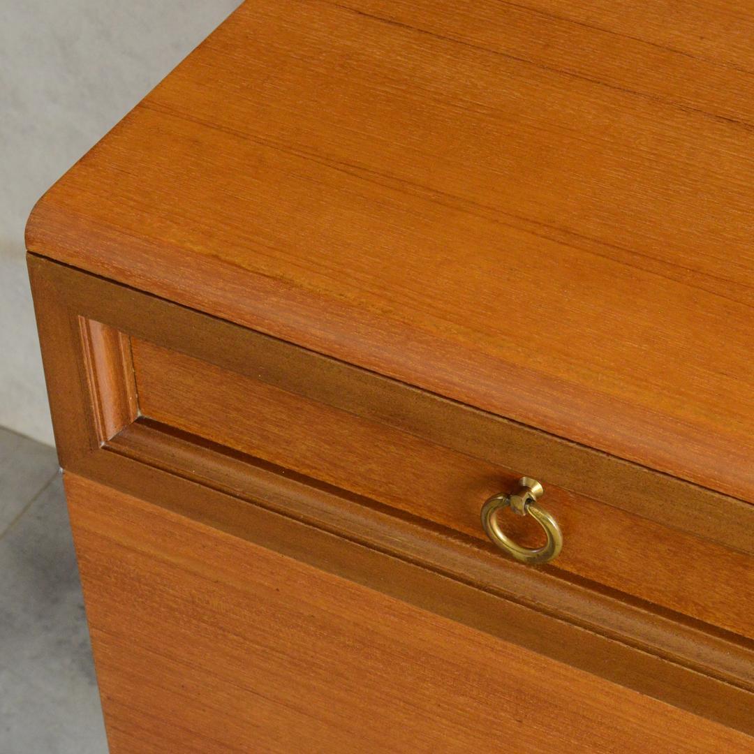 ミッドセンンチュリー イギリスヴィンテージ チーク キャビネット サイドボード