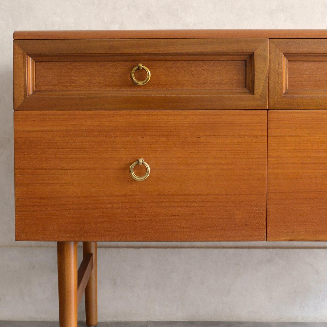 ミッドセンンチュリー イギリスヴィンテージ チーク キャビネット サイドボード