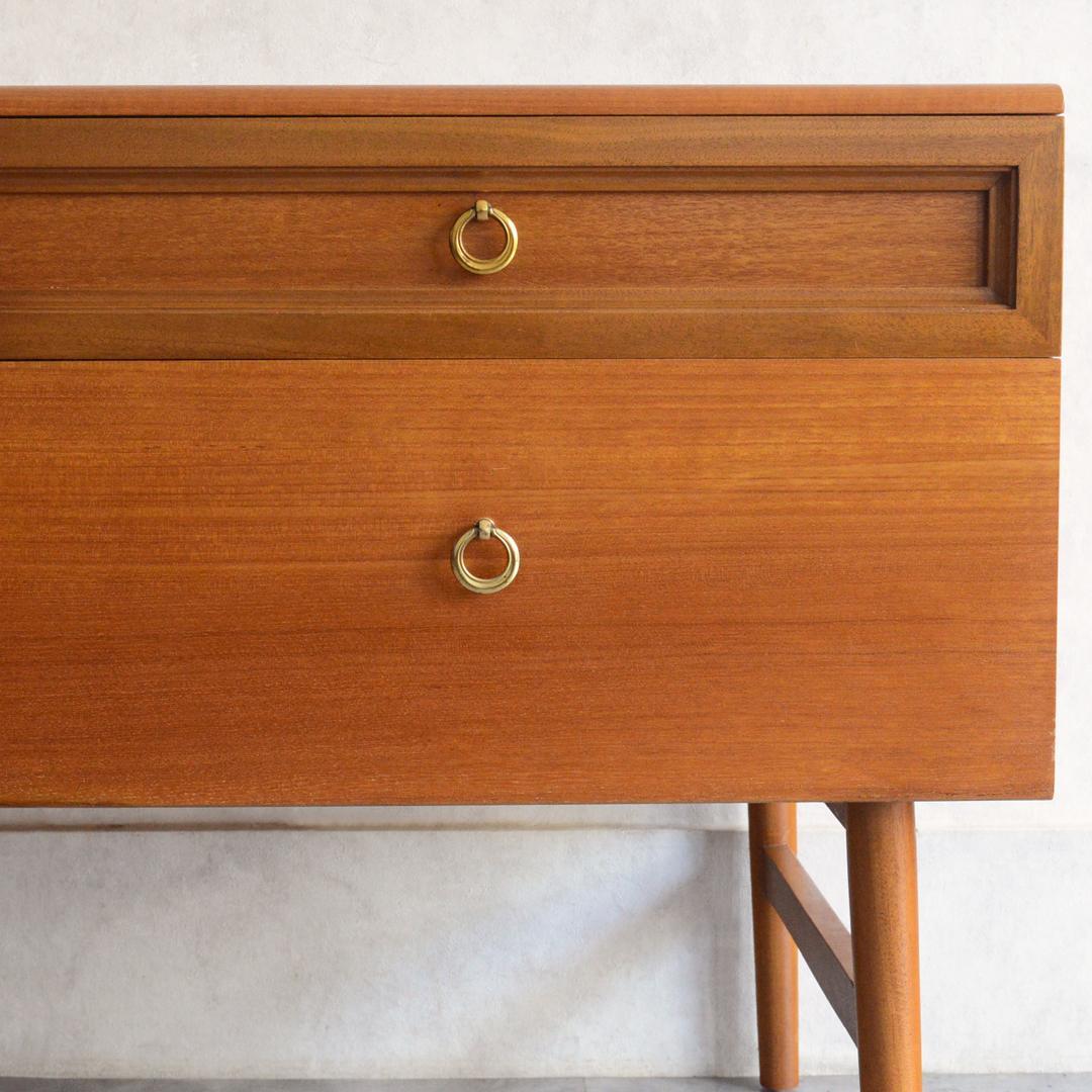 ミッドセンンチュリー イギリスヴィンテージ チーク キャビネット サイドボード