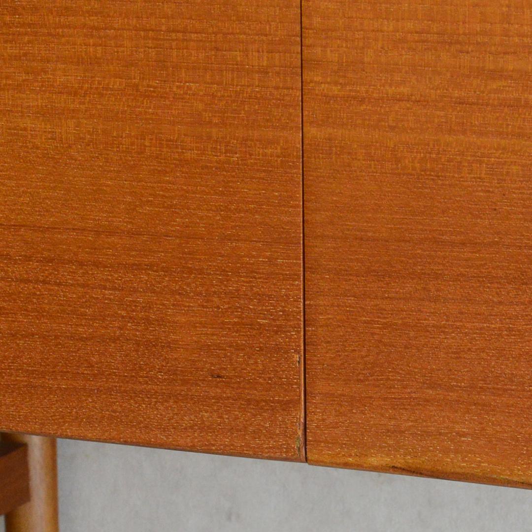 ミッドセンンチュリー イギリスヴィンテージ チーク キャビネット サイドボード