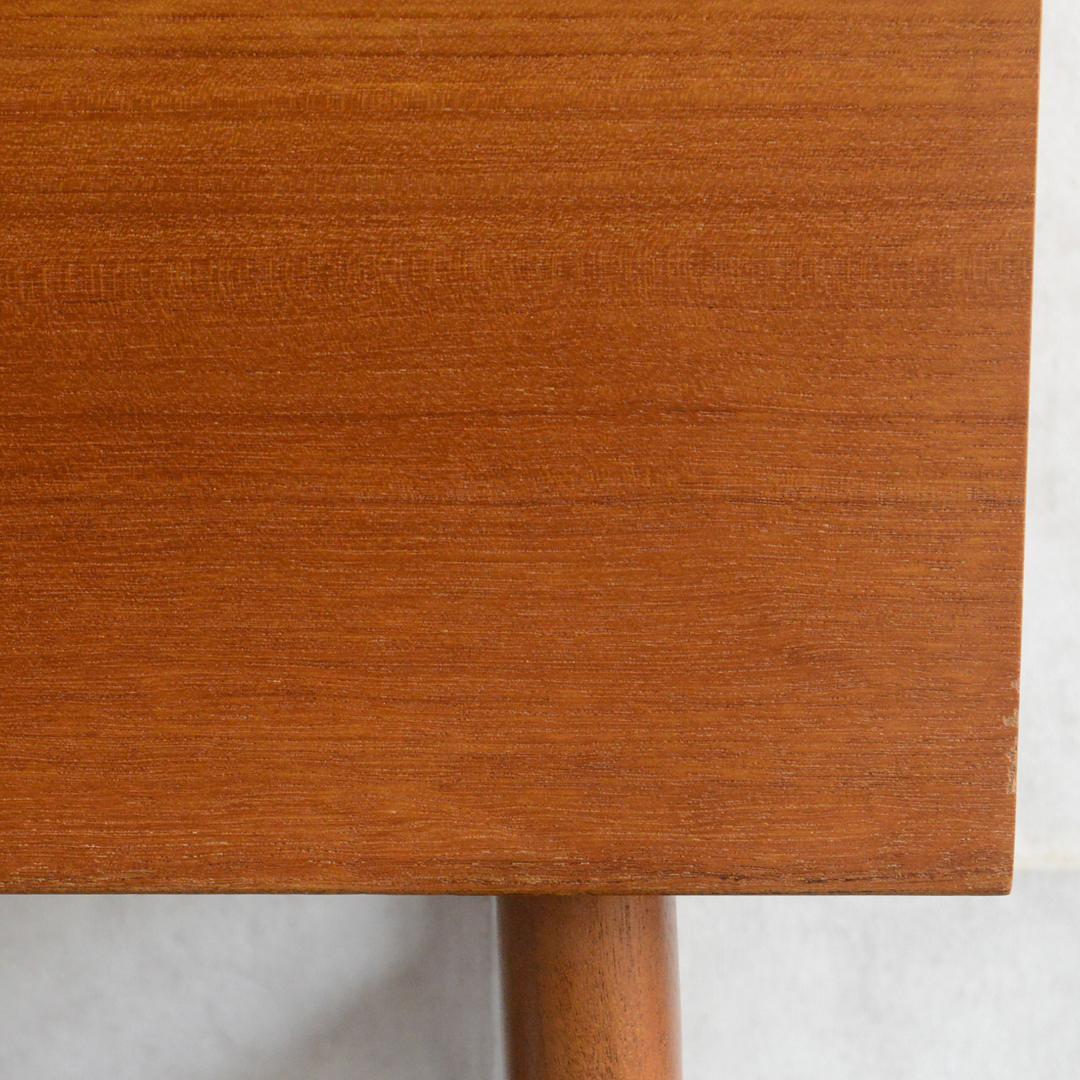 ミッドセンンチュリー イギリスヴィンテージ チーク キャビネット サイドボード