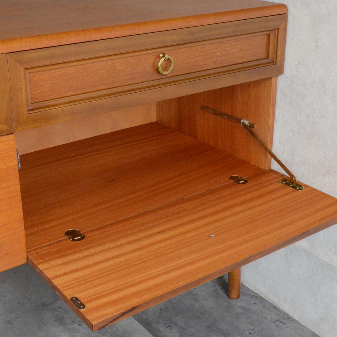 ミッドセンンチュリー イギリスヴィンテージ チーク キャビネット サイドボード