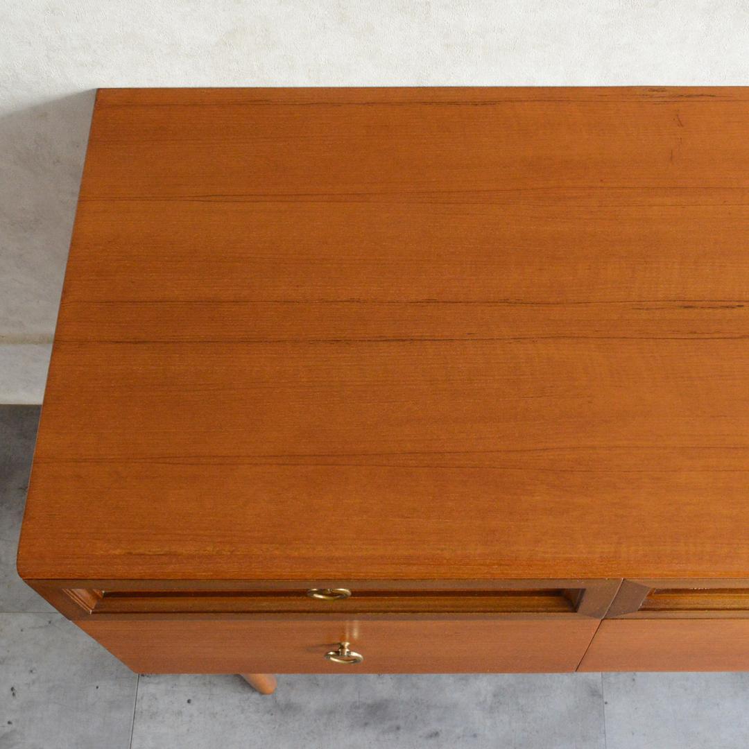 ミッドセンンチュリー イギリスヴィンテージ チーク キャビネット サイドボード