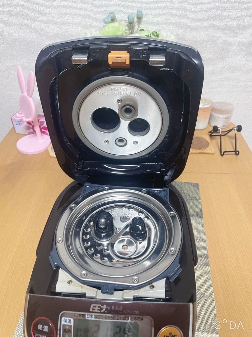 ★★中古美品★ZOJIRUSHI　圧力IH炊飯器 NP-RY05 ３合
