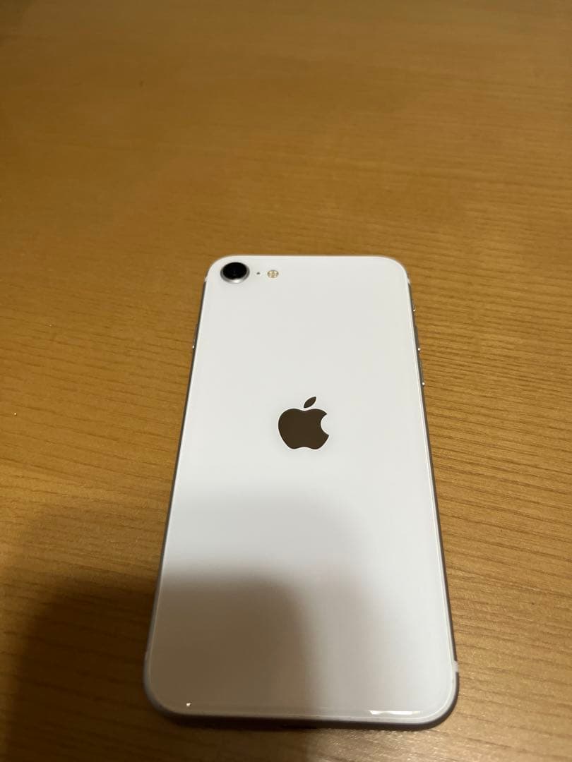 Apple iPhone SE 第2世代　ホワイト 本体