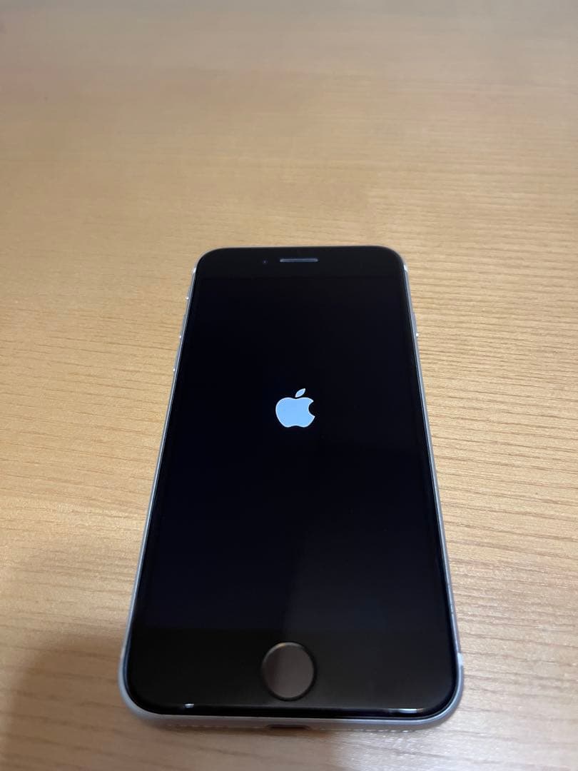 Apple iPhone SE 第2世代　ホワイト 本体