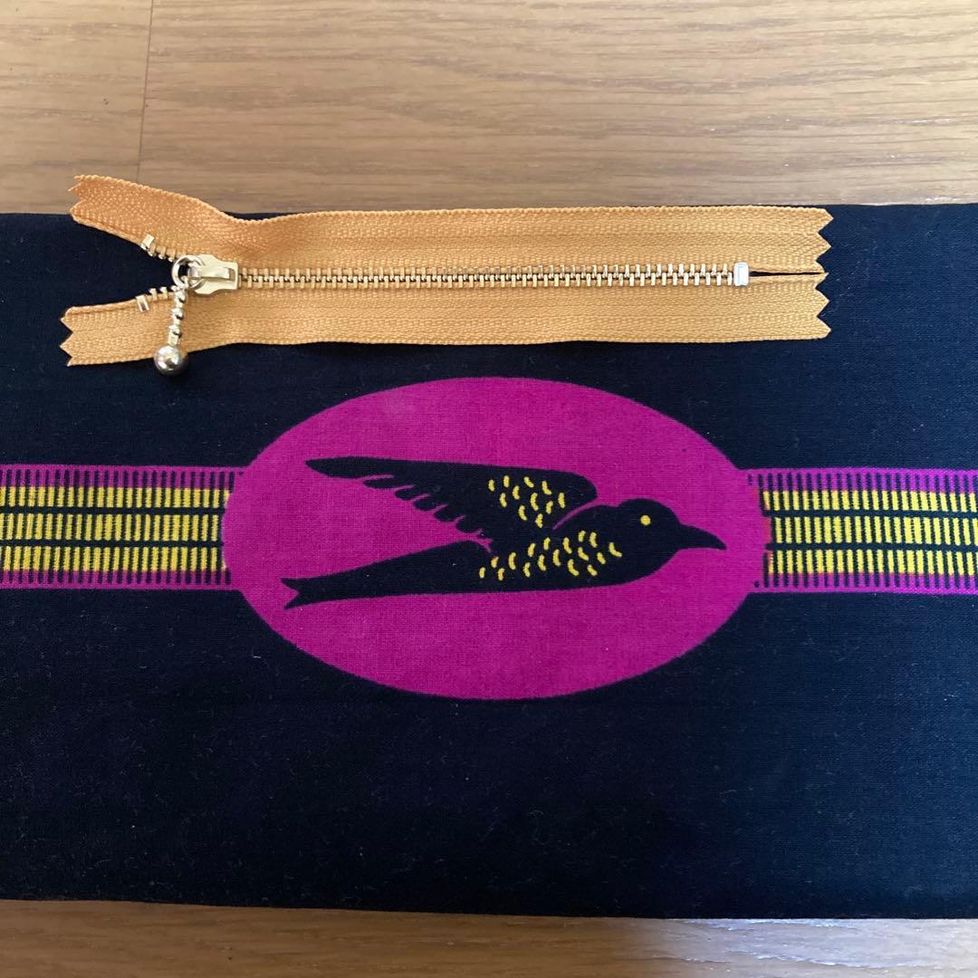 魚のイラスト入りポーチ