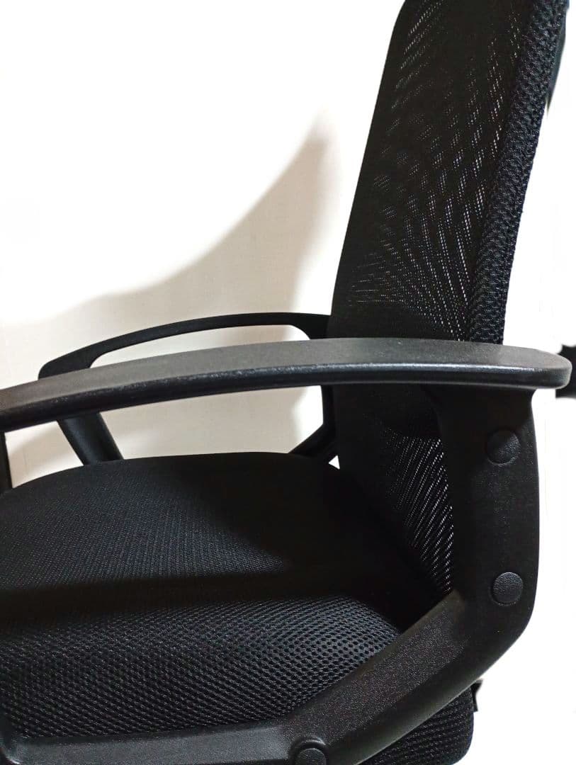 ヘッドレスト付ハイバックメッシュチェア　ドウシシャ　ブラック　新品未使用