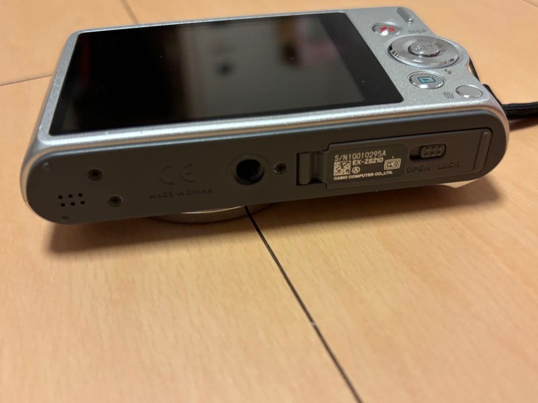 CASIO EXILIM EX-ZS210 デジタルカメラ