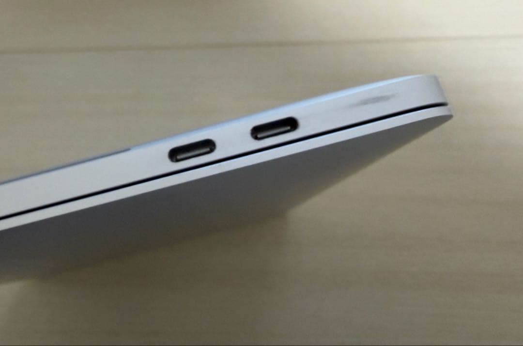 MacBook Pro 13インチ※Touch Bar不具合あり/他動作問題なし