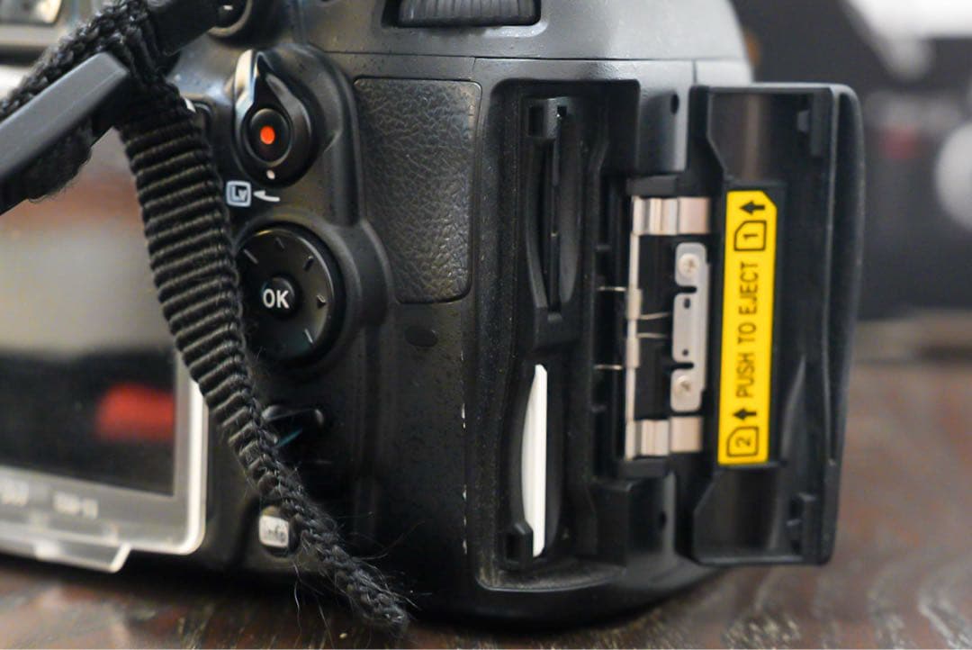 Nikon D7000 デジタル一眼レフカメラ 18-300mm