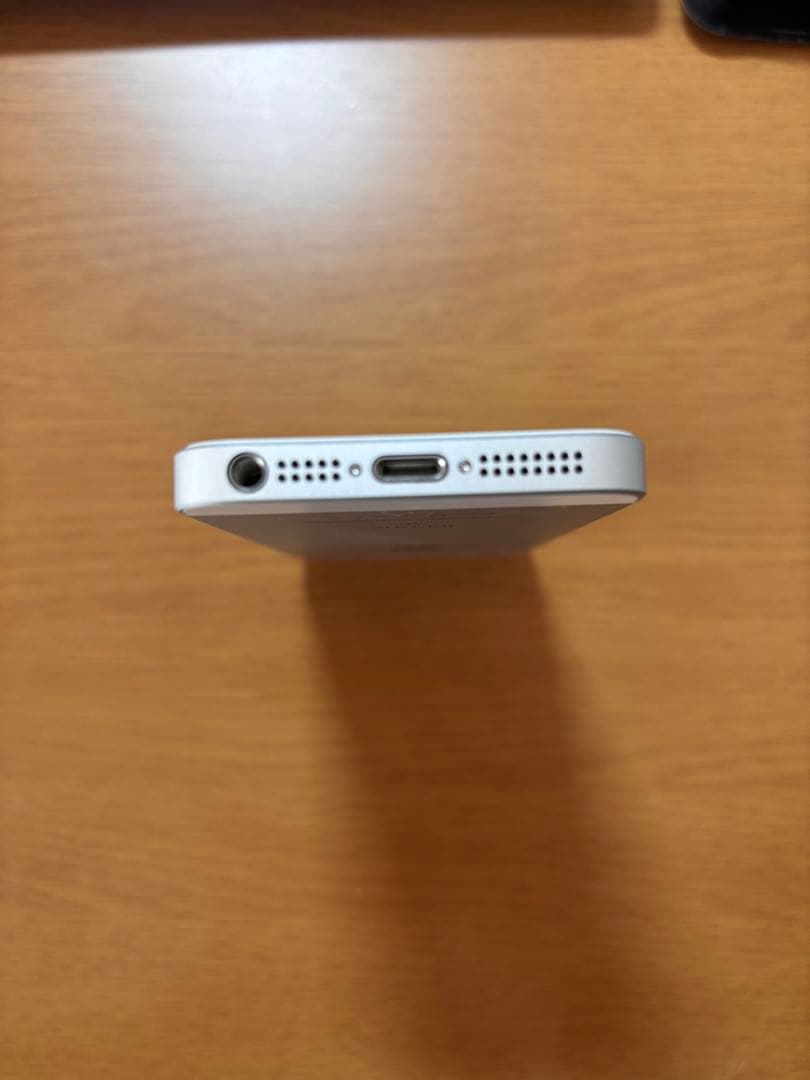 iPhone SE 第1世代 シルバー 32GB iOS 15.8.5
