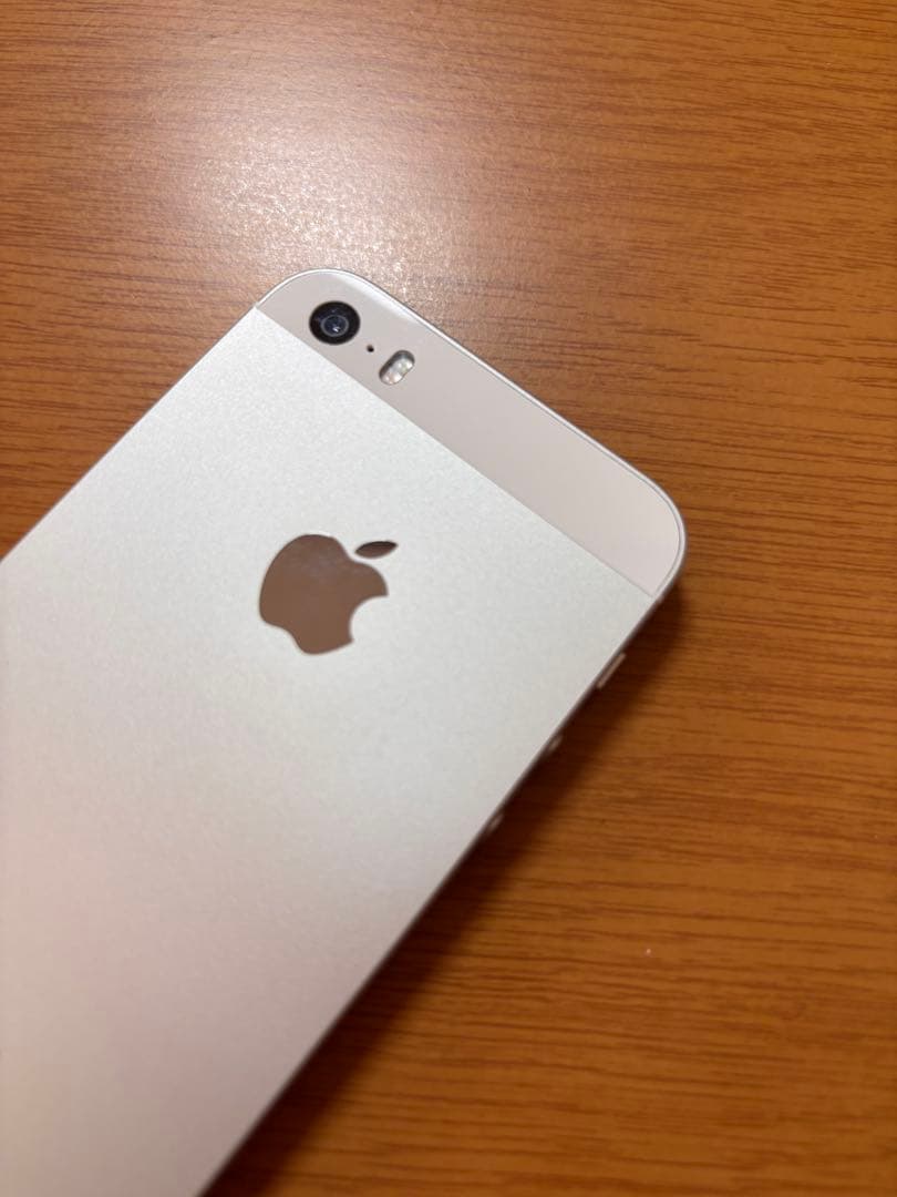 iPhone SE 第1世代 シルバー 32GB iOS 15.8.5