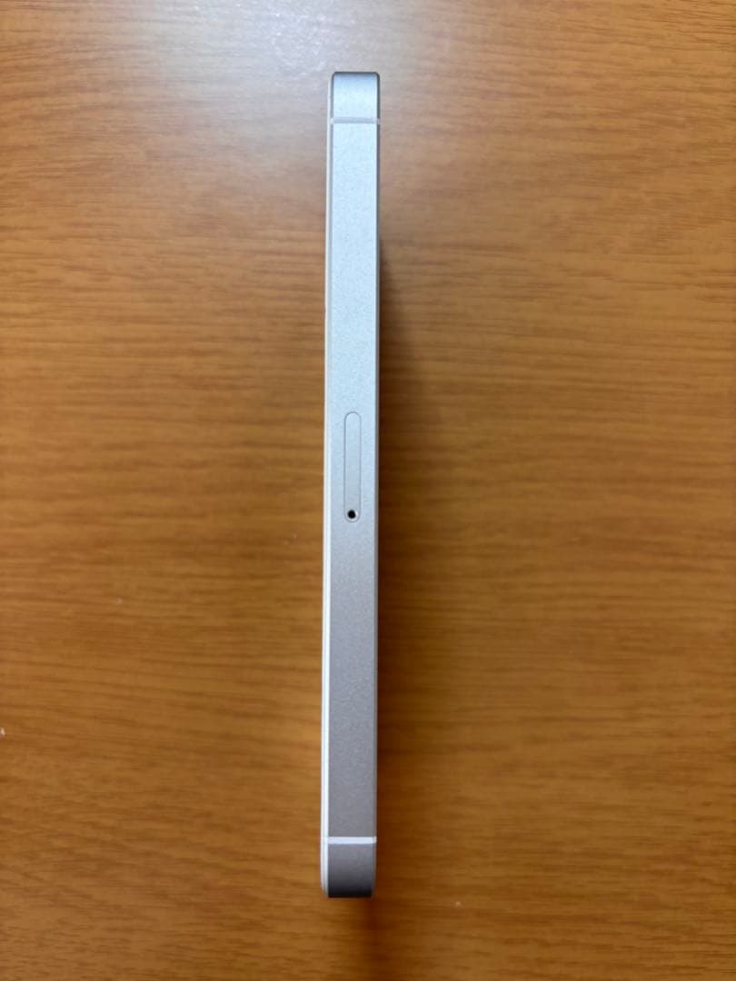 iPhone SE 第1世代 シルバー 32GB iOS 15.8.5