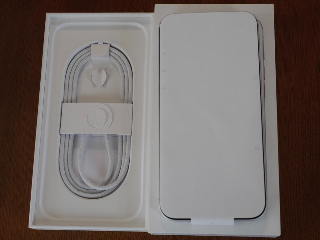 iPhone 16 plus 中国版　ホワイト