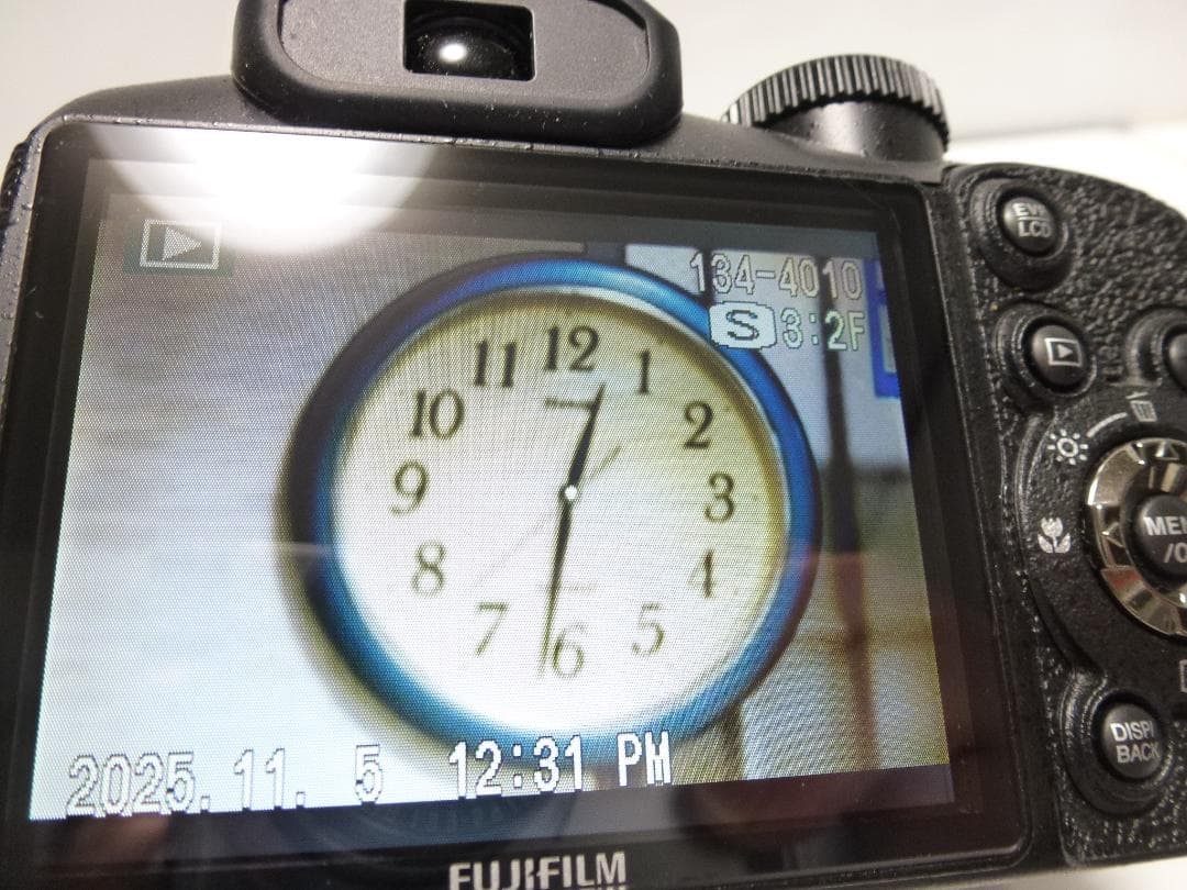 美品　動作品　美品FUJIFILM FINEPIX S2800HDデジタルカメラ