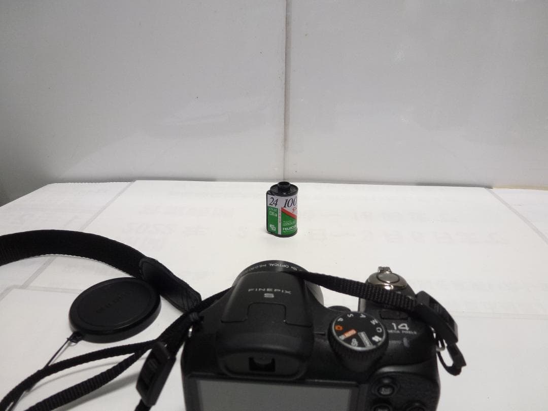 美品　動作品　美品FUJIFILM FINEPIX S2800HDデジタルカメラ