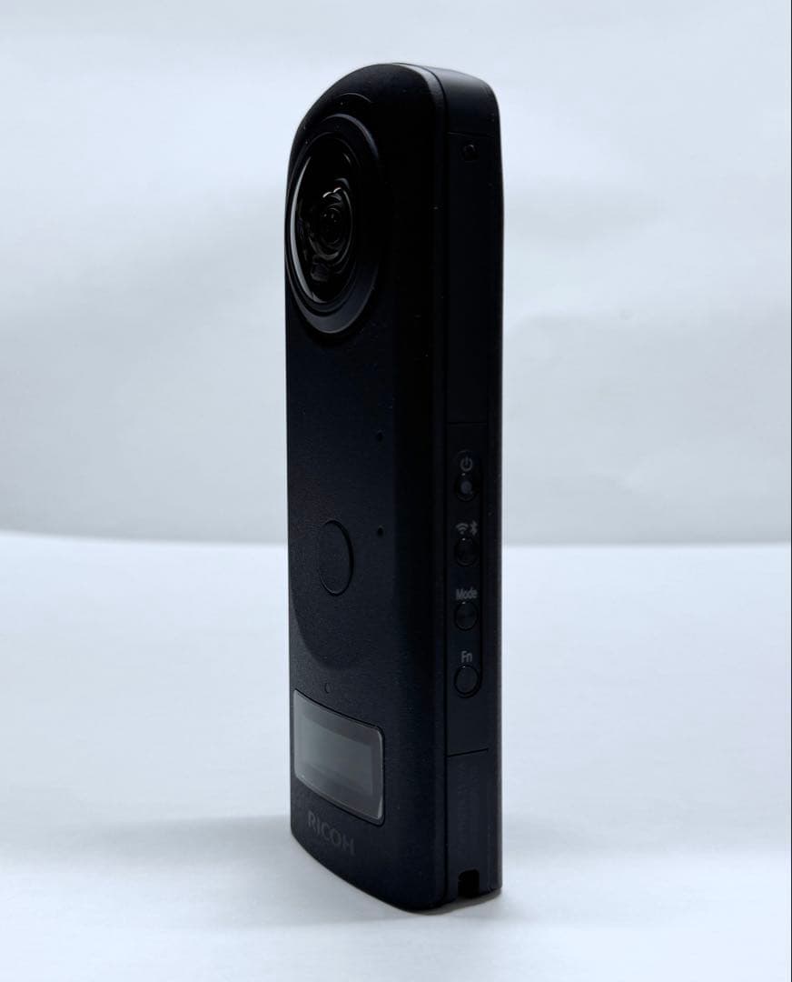 RICOH THETA z1 51GB 360度カメラ シリコンケース、スタンド