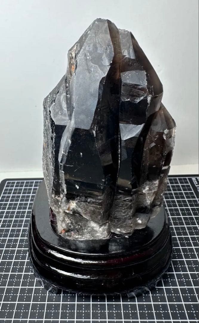 モリオン クラスター 670g 原石 黒水晶 天然石 置物 鑑賞石 魔除け