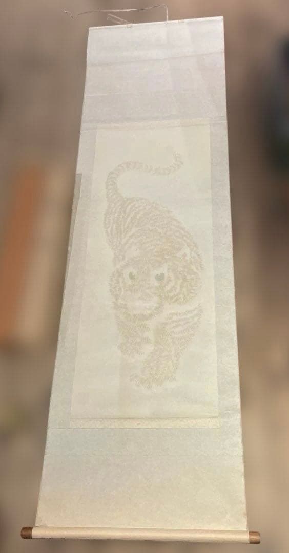 高峯　猛虎図　掛け軸　壁掛け　専用箱付き　趣味　インテリア　飾り　美術品　アート
