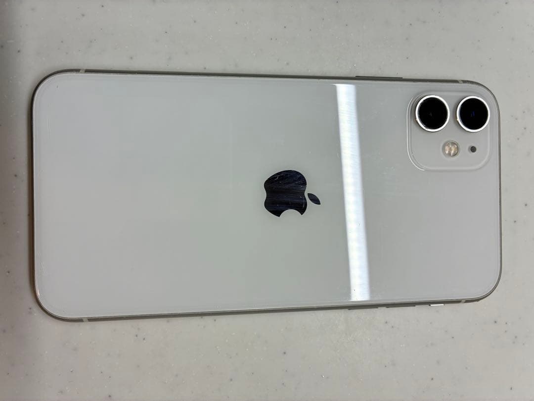 Apple iPhone 11 64GB ホワイト ジャンク 液晶故障 電源OK