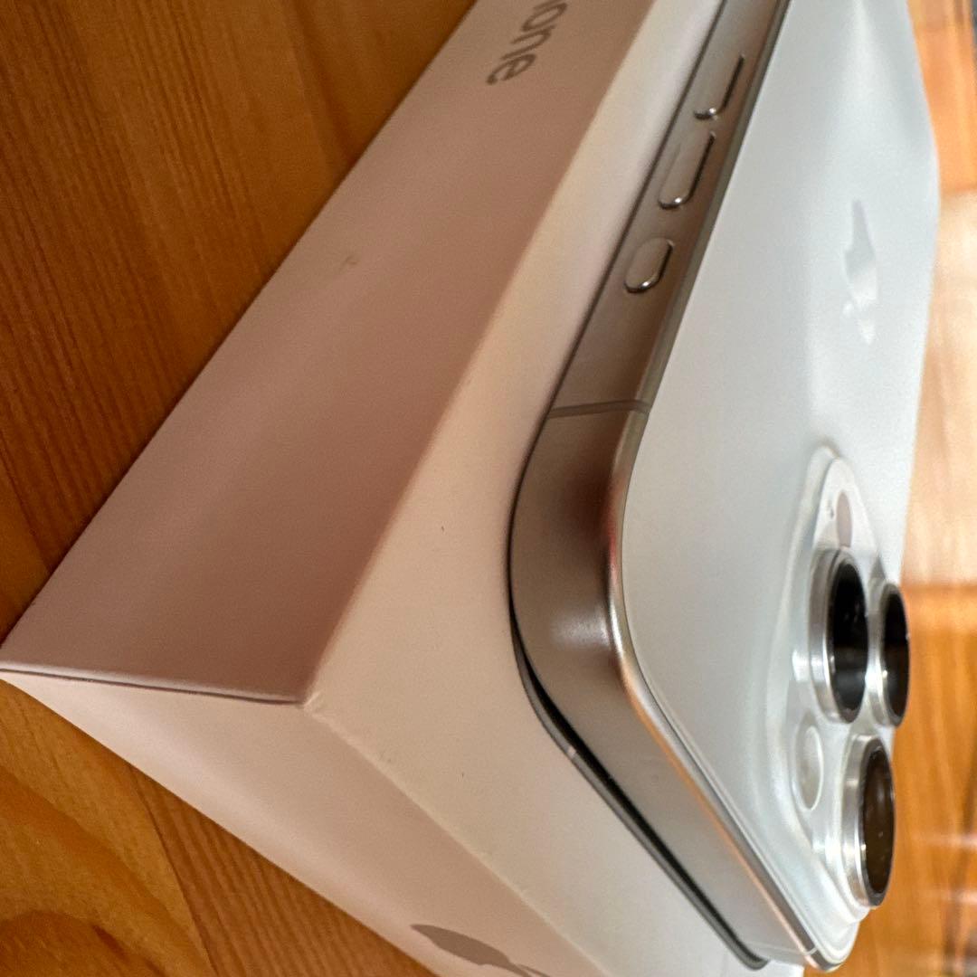 iPhone15Pro 本体　ホワイトチタニウム　※美品です