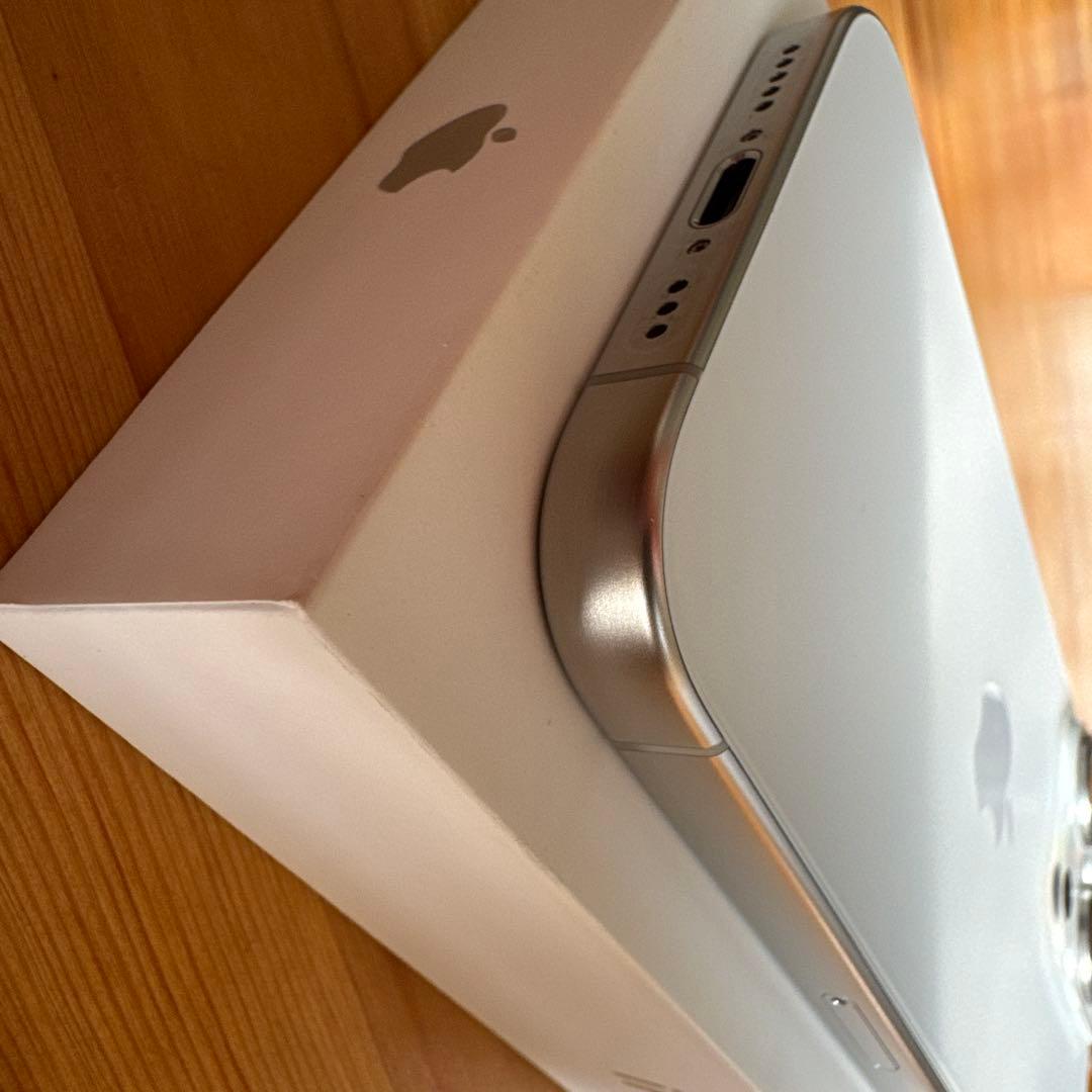 iPhone15Pro 本体　ホワイトチタニウム　※美品です