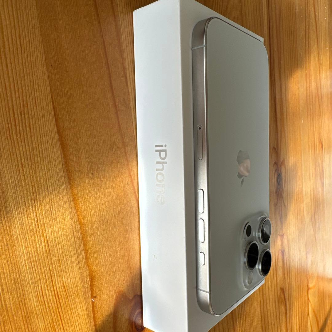 iPhone15Pro 本体　ホワイトチタニウム　※美品です