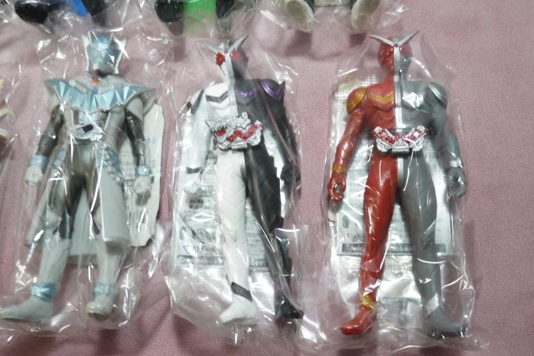 ライダーヒーローシリーズ　ウィザード・ダブルなど　タグ付きソフビ　24体