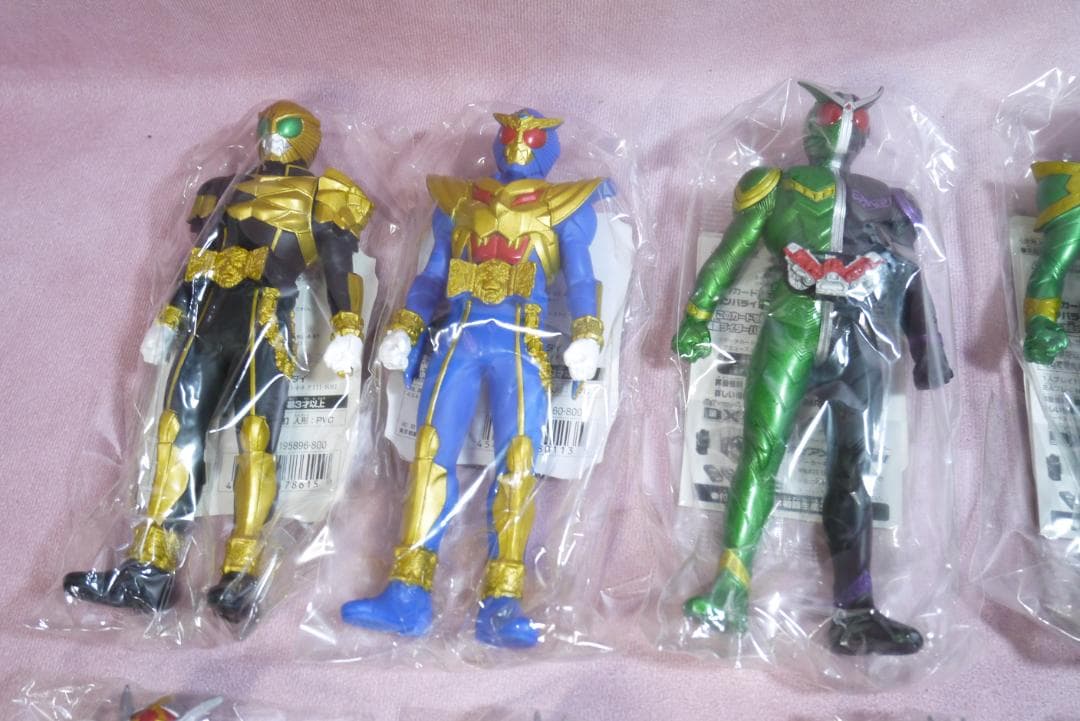 ライダーヒーローシリーズ　ウィザード・ダブルなど　タグ付きソフビ　24体