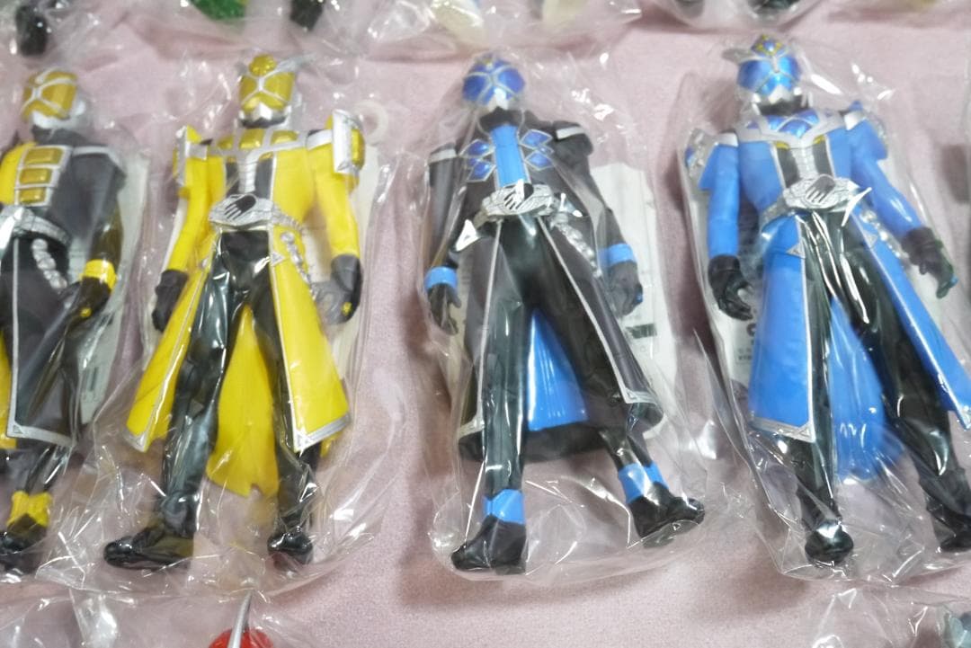 ライダーヒーローシリーズ　ウィザード・ダブルなど　タグ付きソフビ　24体